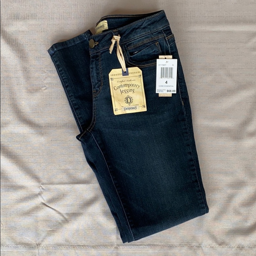 Democracy Women's Contemporary Jegging Blue Jeans NWT $68.00